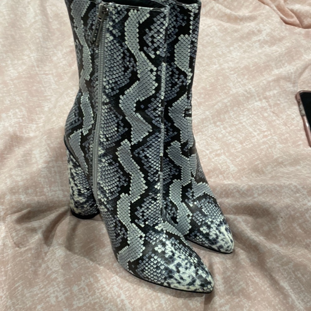 Heeled boots